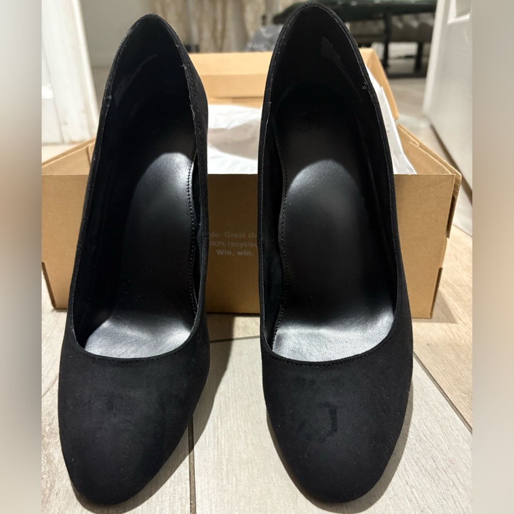 Just Fab Black Velvet Pumps